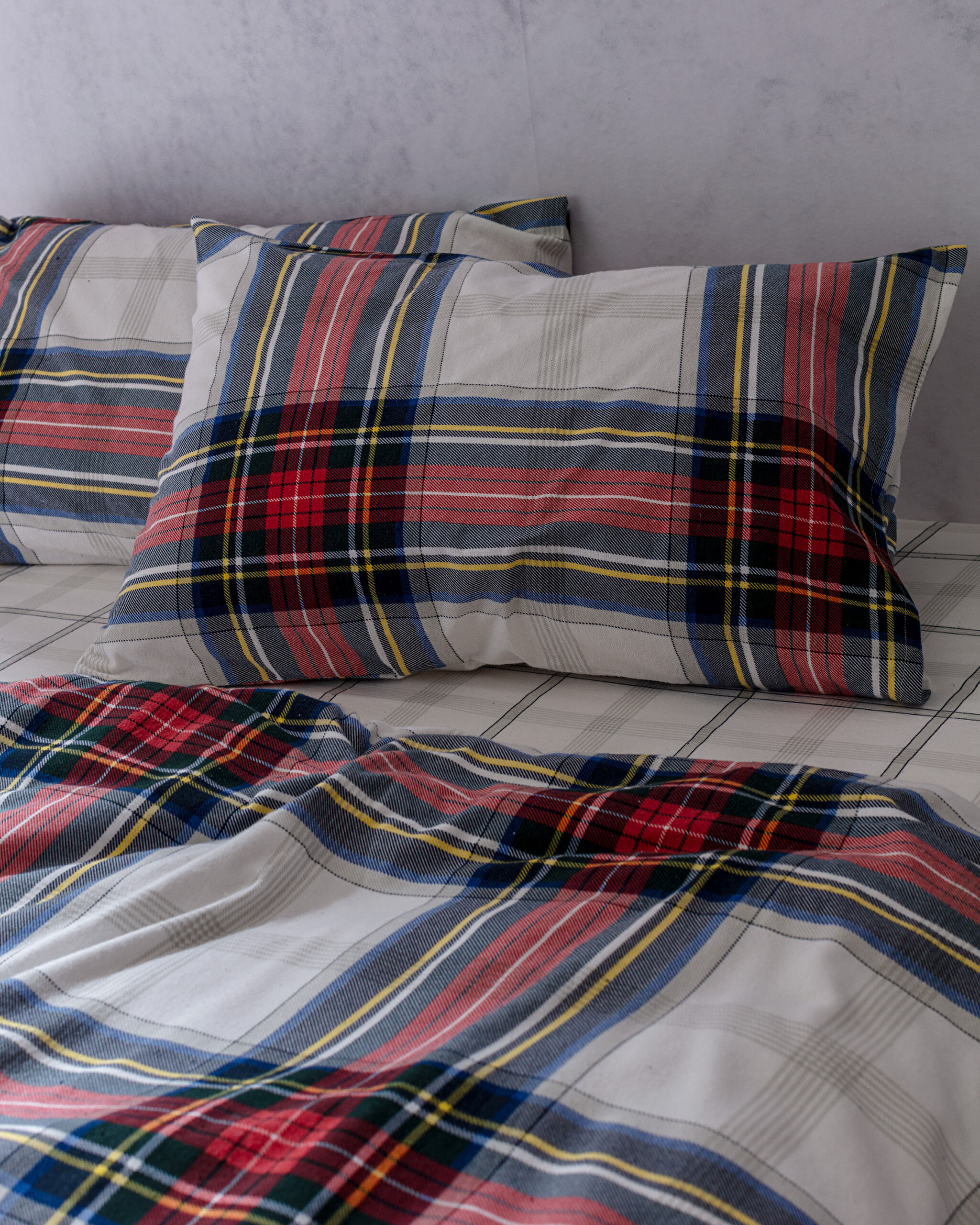 Sault Super King Size 100% Cotton Flannel Printed Duvet Cover Set - White/Red - 2