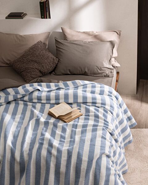 Parennes Cotton Jacquard Blanket - 1