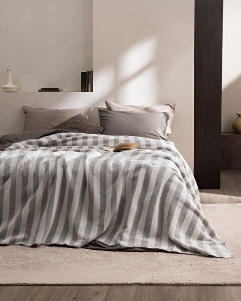 Parennes Cotton Jacquard Blanket - 0