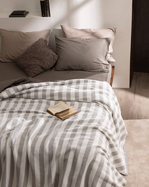Parennes Cotton Jacquard Blanket - 1