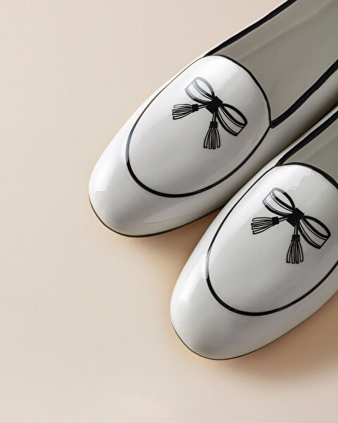 Vanessa Figurine - Black/White - 1