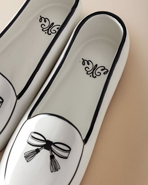 Vanessa Figurine - Black/White - 2