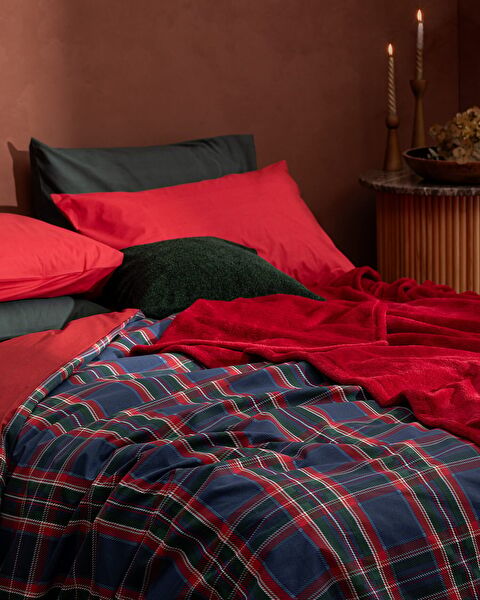 Andray King Size Duvet Cover Set with Blanket - Red - 2