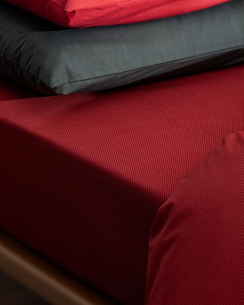 Andray King Size Duvet Cover Set with Blanket - Red - 5