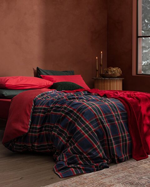 Andray King Size Duvet Cover Set with Blanket - Red - 0