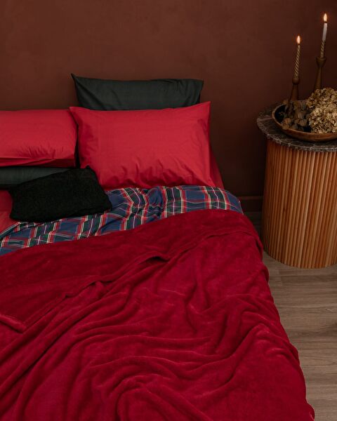 Andray King Size Duvet Cover Set with Blanket - Red - 1