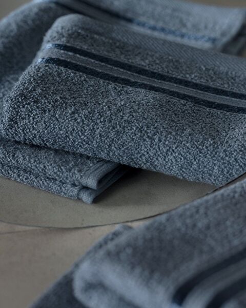 مجموعة ماينور بوردر فلوش مكونة من منشفتي يد - 1