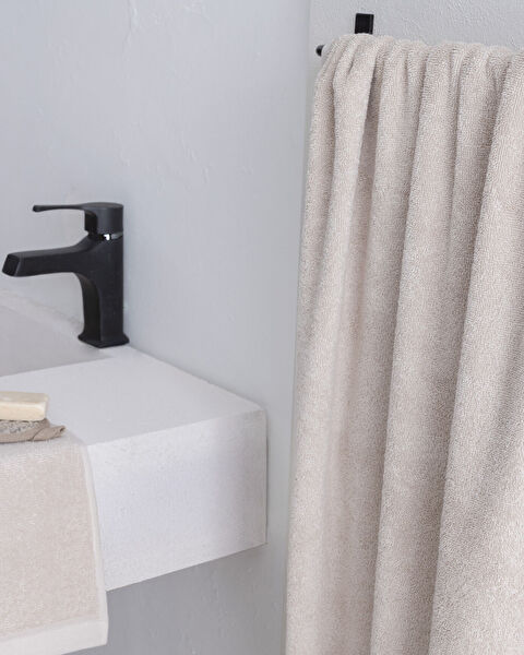 Avelia Bath Towel - 1