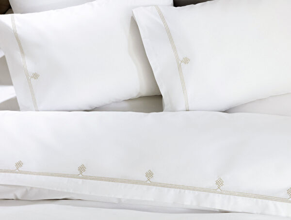 Alberta King Size Embroidered Duvet Cover Set - 1