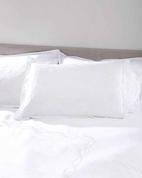 Marguerite King-Size-Bettbezug-Set mit Stickerei – Satin - 2