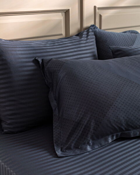 Ensemble de housse de couette en satin jacquard pour lit king size Diyon - 1