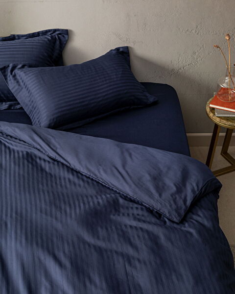 Elicia King Size Striped Satin Duvet Cover Set - 1