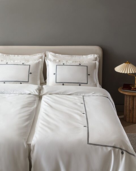 Lilas besticktes Bettwäscheset in Familiengröße – Satin - 0