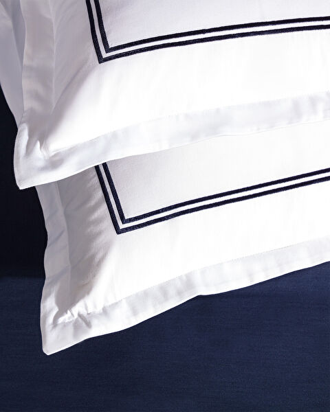 Ensemble Housse de Couette Brodée Taille Familiale Jacinthe - Satin - Collection Yat - 2