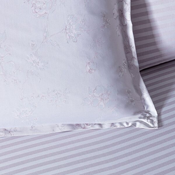 مجموعة غطاء لحاف من الساتان الجاكار مقاس عائلي من أودري - 2