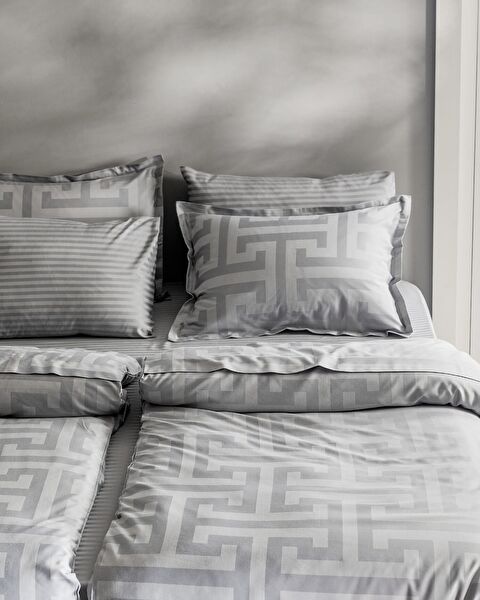 طقم غطاء لحاف من الساتان الجاكار مقاس عائلي من Belda - 1