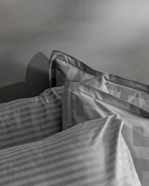 طقم غطاء لحاف من الساتان الجاكار مقاس عائلي من Belda - 3