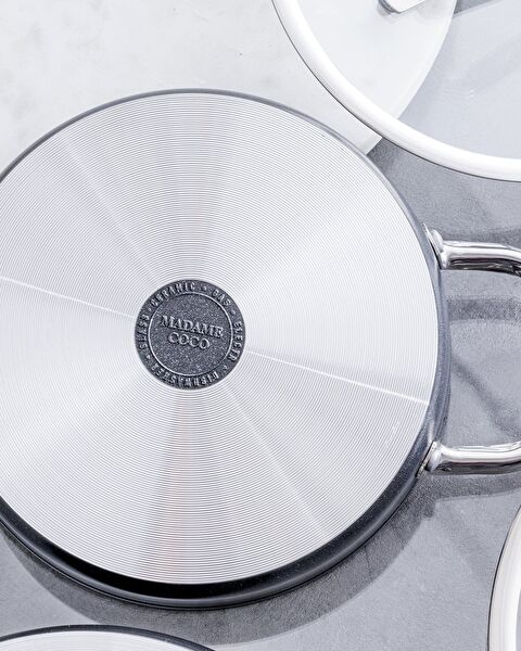 Titanium Professional 4 Piece Shallow Pan Set - 6