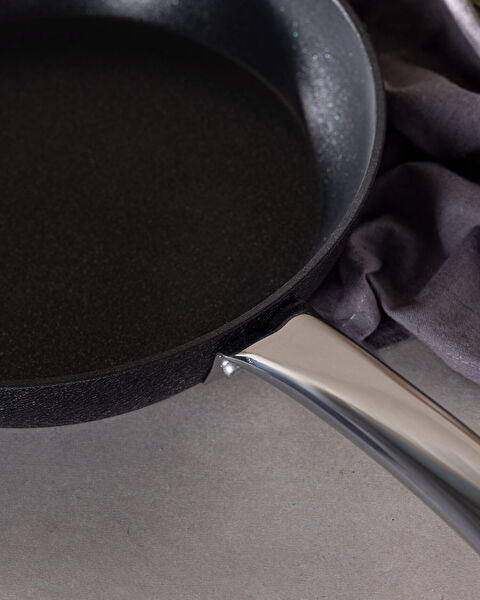 Noir Titanium Pan - Zwart - 26 cm - 1