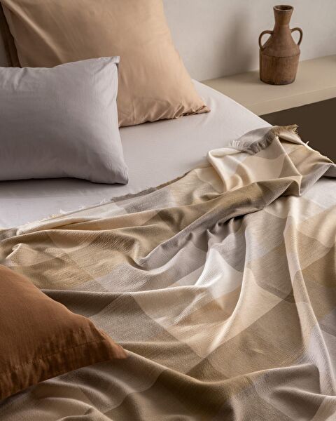 Grignols Double Size Bedspread - 4