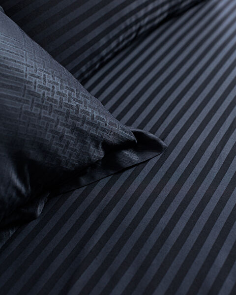 Brest King Size Jacquard Satin Duvet Cover Set - 2